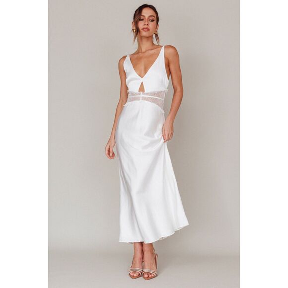 Selfie Leslie Dresses & Skirts - Selfie Leslie Honeybee Lace Trim White Maxi Dress NWT XS